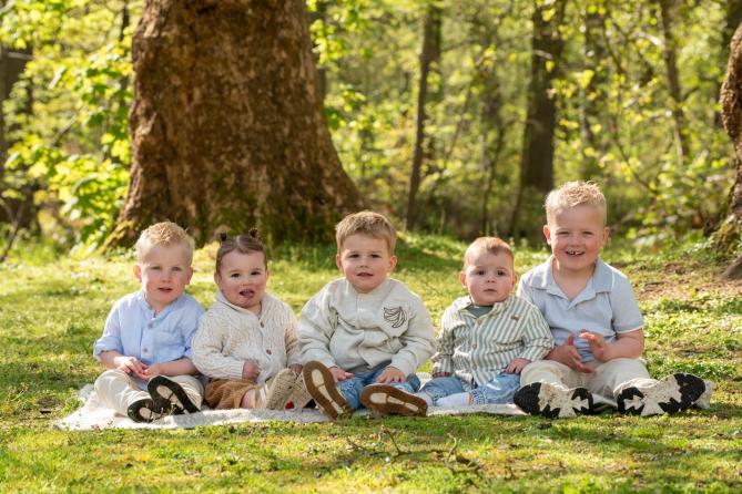 Groepsfoto gezin op Buitenhof de Leistert in Roggel